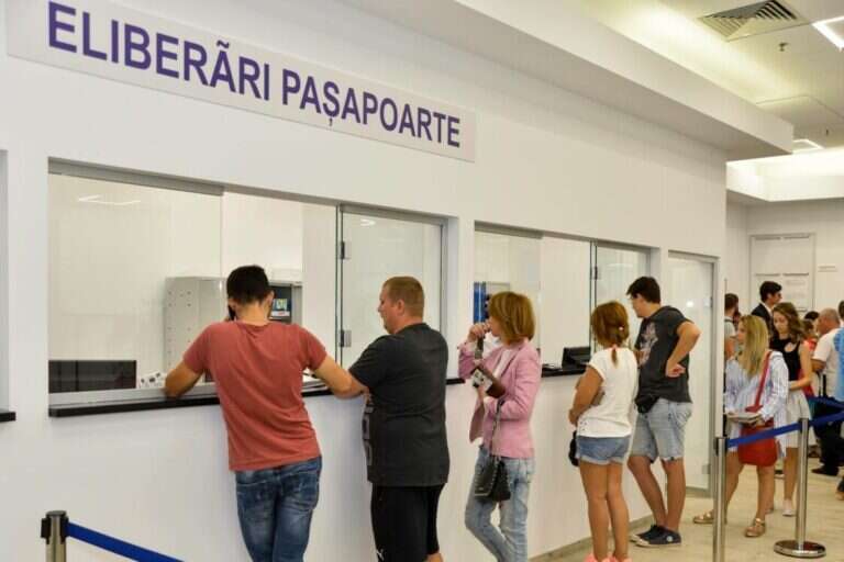 Constănțenii au depășit panica războiului din Est. Solicitările pentru eliberarea pașapoartelor a revenit la normal, după ce debutul războiul din Ucraina a dublat cererile