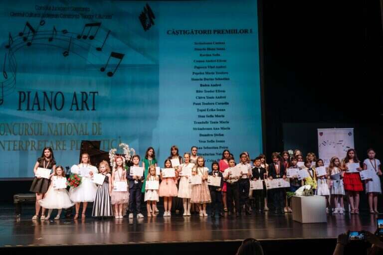 Un elev de 10 ani a câștigat Mare Trofeu al concursului de interpretare pianistică „Piano Art”
