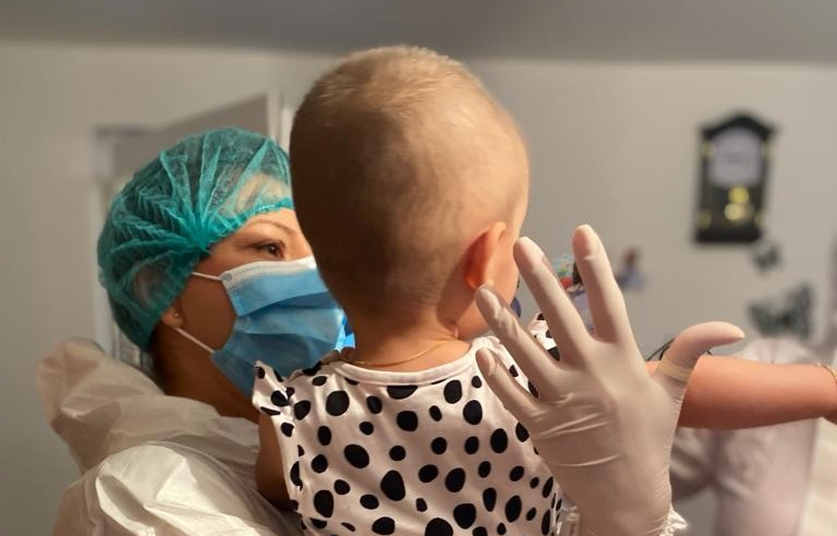 Școala din Constanța care vine în sprijinul copiilor bolnavi de cancer. „Am fost între ei și am văzut ce înseamnă suferința”