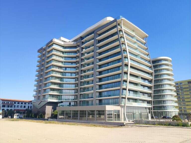 PUZ-ul celor de la Opera Residence, prin care încearcă să intre în legalitate cu etajele construite ilegal în Mamaia Nord, contestat de Prefectul Constanței