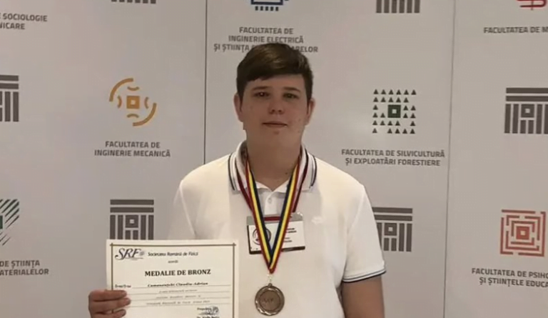 Claudiu, elevul de la sat care a obținut cea mai mare medie la Evaluarea Națională din Județul Tulcea. „Implicarea profesorilor”, singura șansă pentru copiii din mediul rural