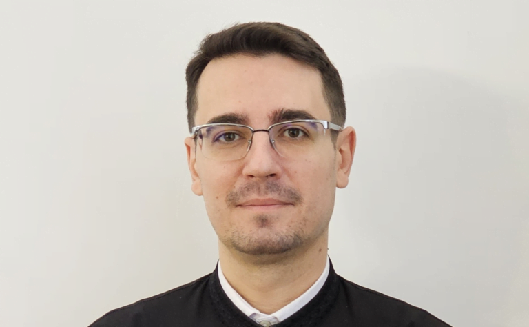 Cine este preotul Adrian Agachi, noul purtător de cuvânt al Patriarhiei Române