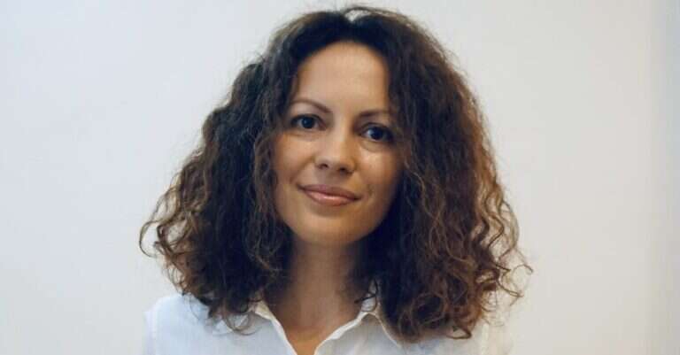 Alexandra Răcială, psiholog: „Impostura este un fenomen subtil (…) este un simptom al unei societati aflate sub presiune”