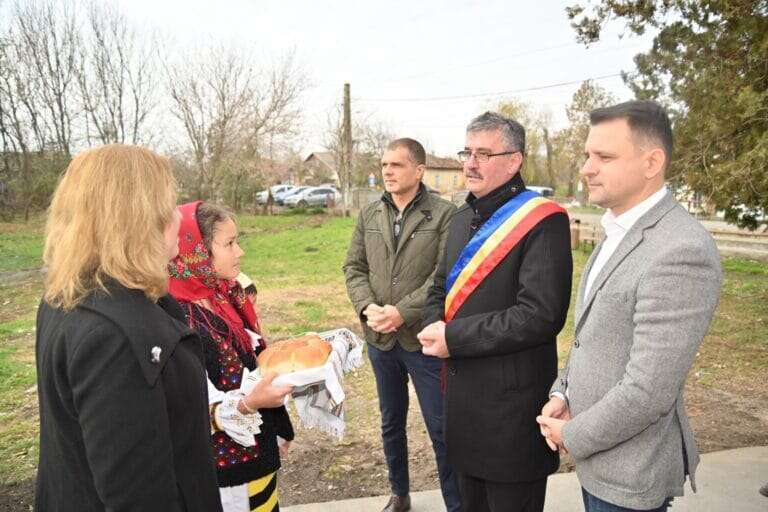 Candidații PNL Constanța, campanie electorală în ȘCOALĂ. Primar: „A fost un eveniment reușit”. Director: „Ce să fac? Să închid poarta?”