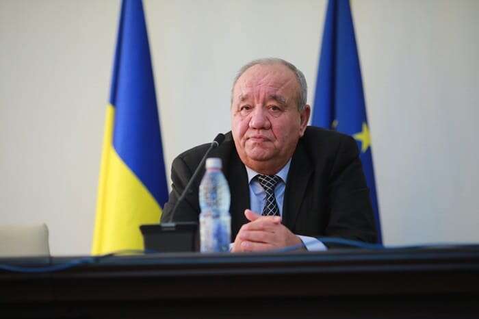 Consilierul local Perodin Dede (PSD) și-a instalat fiul într-un post de conducere în cadrul Confort Urban, deși profesia lui este ofițer mecanic. Dede jr. spune că îl recomandă tinerețea și viziunea