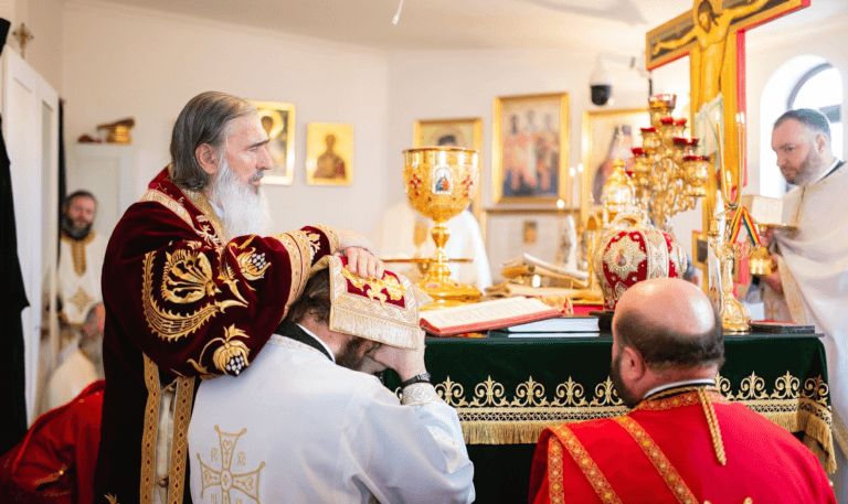 „Fabrica de preoți” de la Constanța, în atenția Patriarhiei. Teodosie, obligat să organizeze concursuri pentru ocuparea posturilor clericale