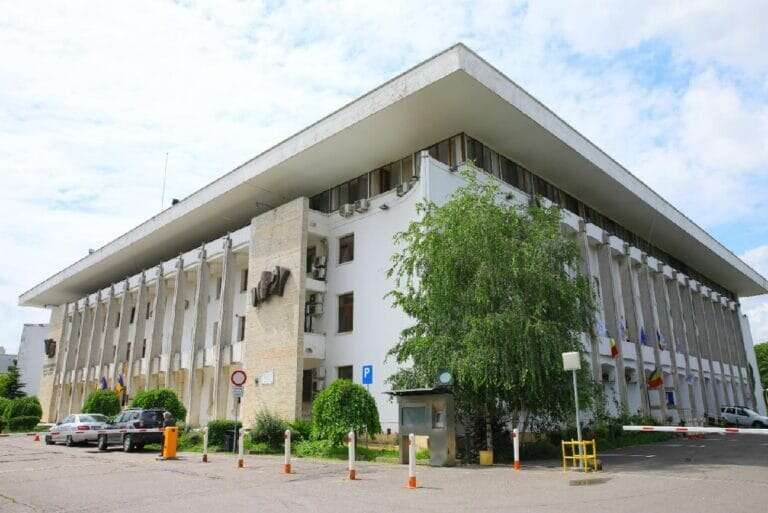 Drept la replică adresat de către primarul Vergil Chițac publicației Dobrogea Live, referitor la materialul “Ministerul Proiectelor Europene a respins cererea Primăriei Constanța de etapizare a proiectului de reabilitare a bulevardelor 1 Decembrie și Lăpușneanu. Chițac a finalizat lucrările din bani publici”