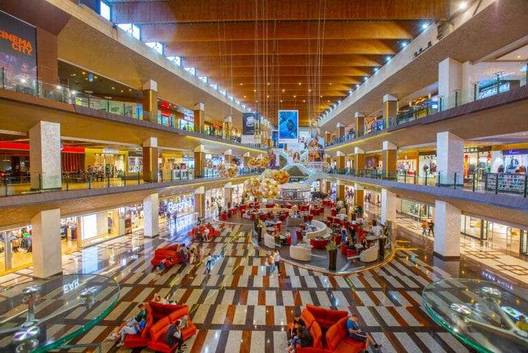 VIDEO – 25 ani de IULIUS: 8 proiecte regionale, peste 1.000 de branduri și 73 milioane de vizite pe an. Compania ieșeană își consolidează poziția de lider în retailul românesc (P)