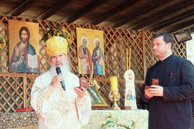„Doctor Honoris Causa” la doar 32 de ani, fără nicio realizare deosebită. Pr. George Petrov, consilierul lui Teodosie: „Am renunțat la acest titlu”