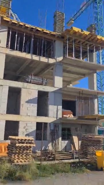 VIDEO Construțiile din Palazu Mare a celor de la Cambela Prod SRL, oprite de instanță. Tribunalul a suspendat Autorizațiile emise de primarul Chițac
