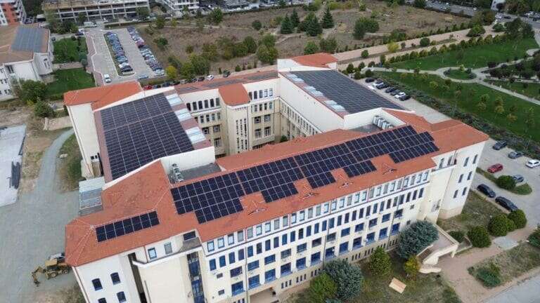 Universitatea Ovidius Constanța își va asigura peste 90% din energia electrică prin producția centralei fotovoltaice proprii