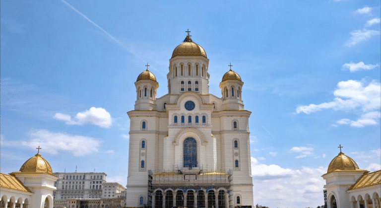 „Vrem spitale, nu catedrale!” Câteva idei despre un Stat dezinteresat și o Biserică ce-și vede interesul indiferent de vremuri