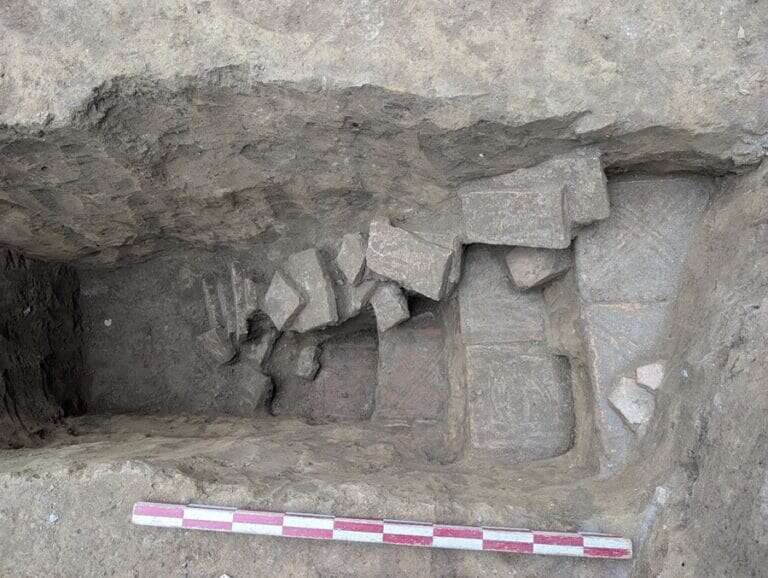 FOTO: Arheologii au descoperit lângă Spitalul de Boli Infecțioase Constanța 16 morminte din perioada romană, unele dintre ele sub formă de catacombă. Au fost găsite și amfore de origine africană