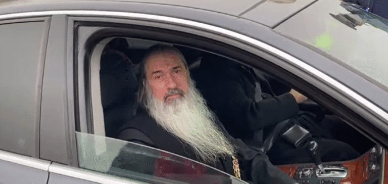 Preoții din Constanța i-au cumpărat lui Teodosie un Mercedes în valoare de 147.000 de euro