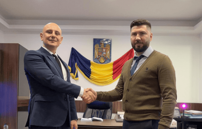 „Școala vieții AUR” dă roade. Cu cât e plătit consilierul personal al viceprimarului din Cernavodă. Fără un loc de muncă, fără experiență, dar e „specialist în live-uri” și abonat la funcții de consilier