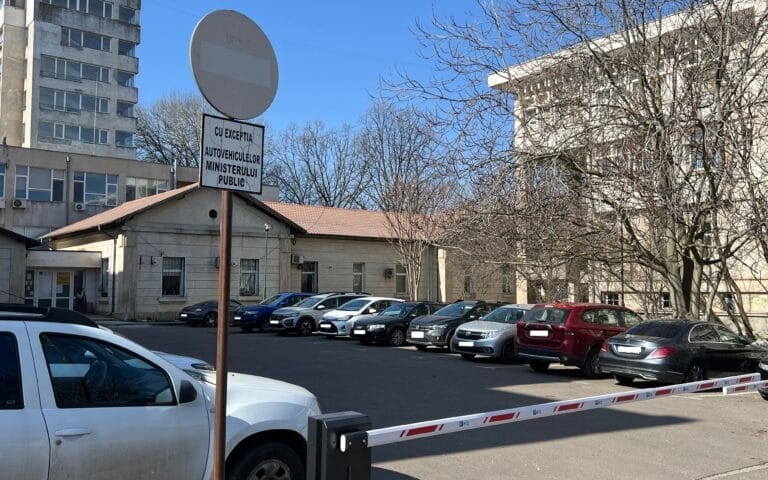 Procurorii constănțeni au primit cadou de la Consiliul Județean o parcare. Instituția condusă de Florin Mitroi nu recunoaște public acest lucru