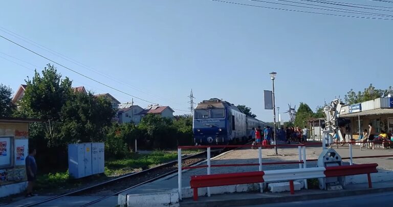 CFR Călători, acuzată că „blochează drumul spre mare”. Trenurile NU vor opri în halta Costinești Tabără! Petiție online