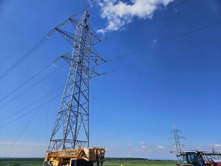 Proiect de importanță națională: Linie de 400 kV Constanța Nord – Medgidia Sud (37 de km.). Valoare: 130 de milioane de lei