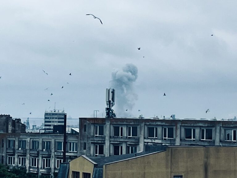 UPDATE: Nicușor Dan confirmă că drona care a explodat în Portul Constanța făcea parte dintr-un grup de patru ambarcațiuni care s-au autodetonat după ce au ieșit de sub controlul forțelor militare ucrainene / Ucraina admite că drona care ajuns în port îi aparține, însă spune că a fost afectată de bruiajul rusesc