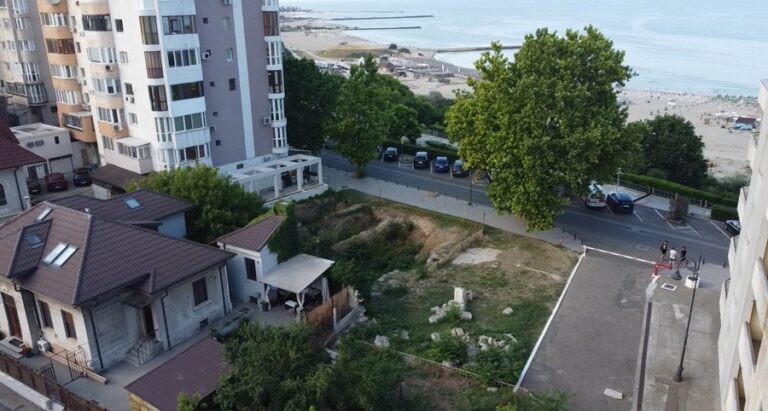 Primăria Constanța emis certificat de urbanism pentru construirea unui bloc de 6 etaje pe terenul de lângă Poarta Mare a Cetății Tomis
