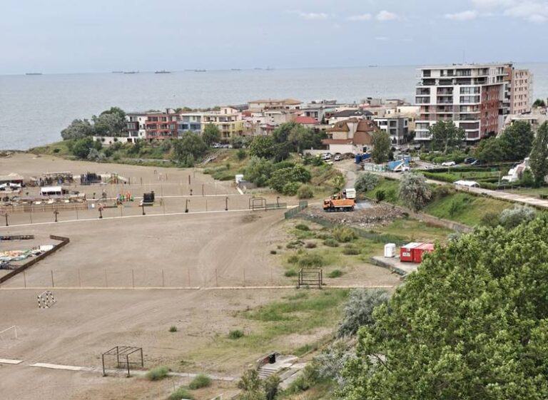 VIDEO Proiectul Primăriei Constanța de modernizare a zonei Faleză Nord a distrus o bucată de plajă. ABADL încearcă acum să acopere o nelegalitate?