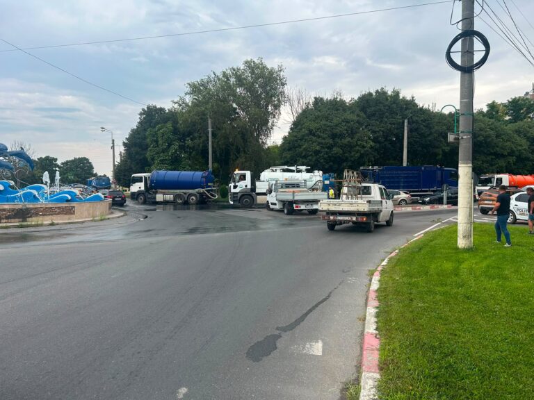 Intervenție complexă RAJA pentru deblocarea colectorului principal de canalizare din orașul Năvodari