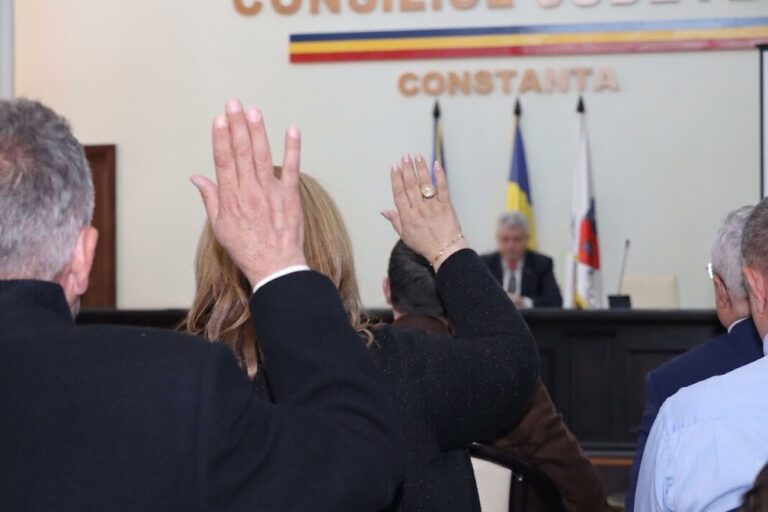 Cine sunt consilierii municipali din Constanța care trebuie să aleagă între demnitatea publică și jobul la stat