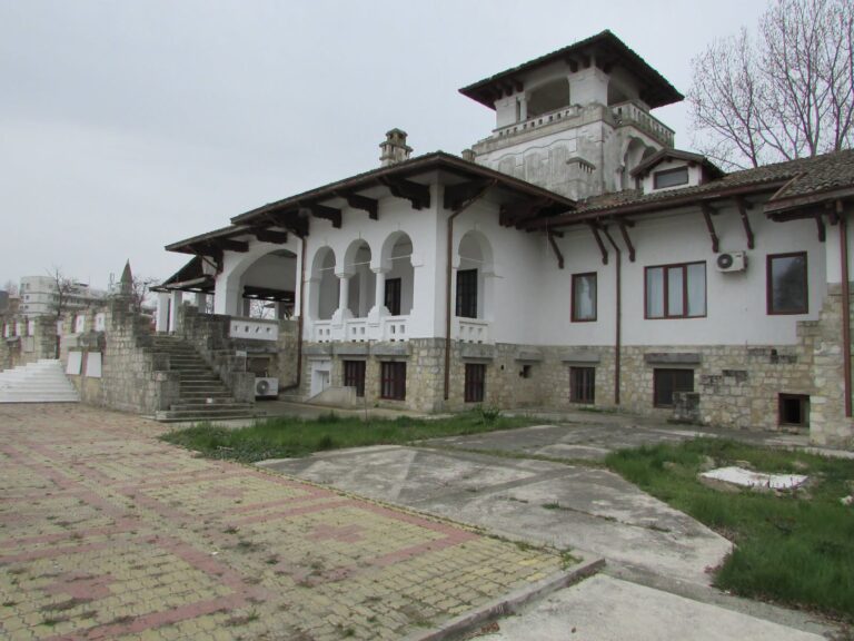 Lucrări în regim de urgență pentru salvarea Vilei Regale din Mamaia. INP a lansat procedura de selecție a ofertelor